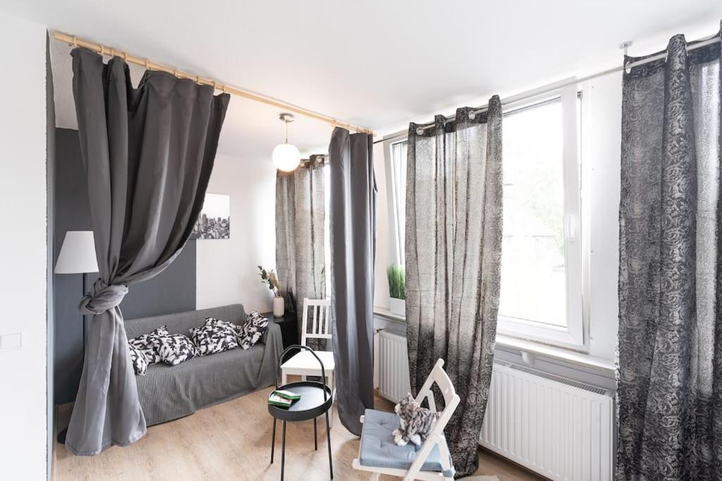 - Cozy Apartment In The Heart Of Duisburg With New York Design & Betten & Sofa - 5 Mins Central Station Hbf - Big Tv & Wifi -- 外观 照片
