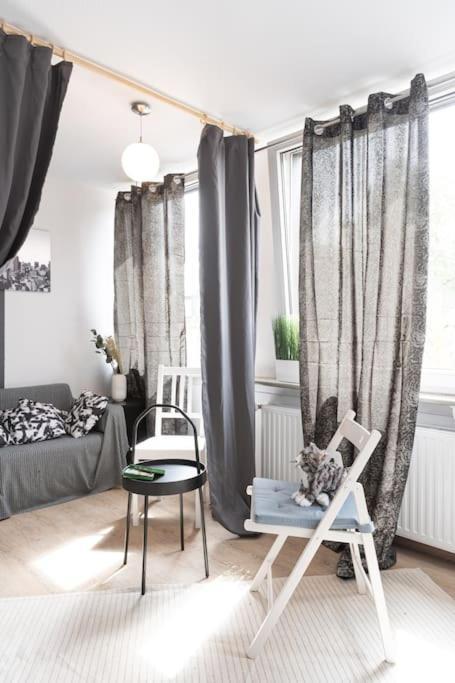 - Cozy Apartment In The Heart Of Duisburg With New York Design & Betten & Sofa - 5 Mins Central Station Hbf - Big Tv & Wifi -- 外观 照片