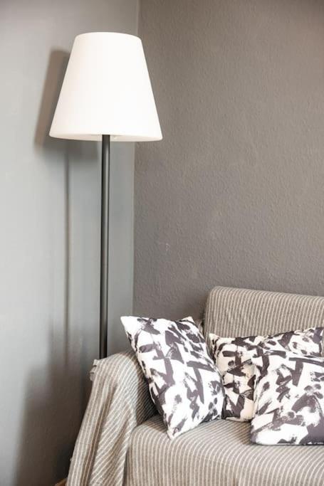- Cozy Apartment In The Heart Of Duisburg With New York Design & Betten & Sofa - 5 Mins Central Station Hbf - Big Tv & Wifi -- 外观 照片