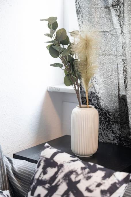 - Cozy Apartment In The Heart Of Duisburg With New York Design & Betten & Sofa - 5 Mins Central Station Hbf - Big Tv & Wifi -- 外观 照片