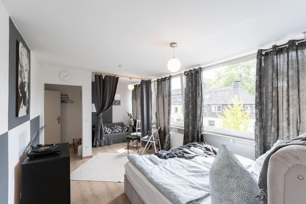 - Cozy Apartment In The Heart Of Duisburg With New York Design & Betten & Sofa - 5 Mins Central Station Hbf - Big Tv & Wifi -- 外观 照片